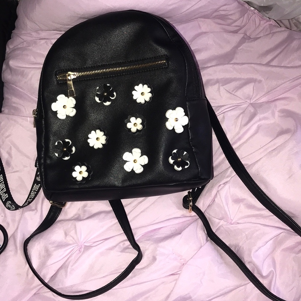 Flowery Back Pack - Picture 2 of 6